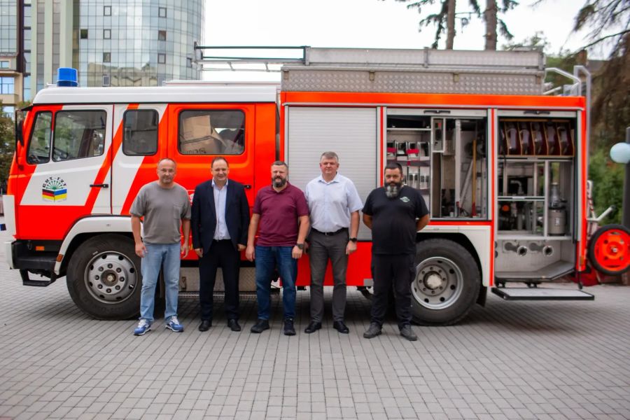Пожежну машину з Німеччини передали комунальному підприємству у Франківську