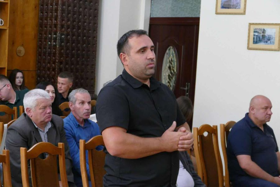 В Студінці, Голині та Пійлі прагнуть зберегти та реставрувати мозаїчні зображення на зупинках автобуса