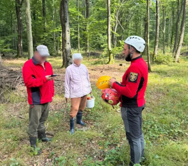 Жінка з хлопчиком заблукали в лісі поблизу села Ценжів — їх врятували рятувальники