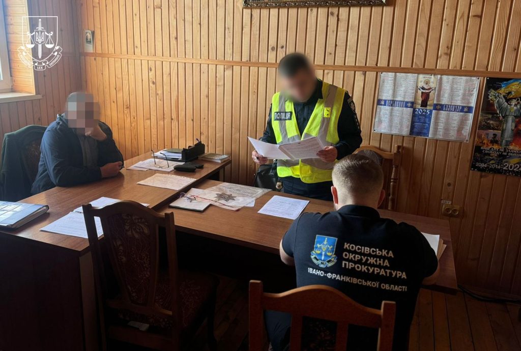 Дев’ять посадовців лісового господарства Прикарпаття незаконно зрубані дерева на суму 721 мільйон гривень.