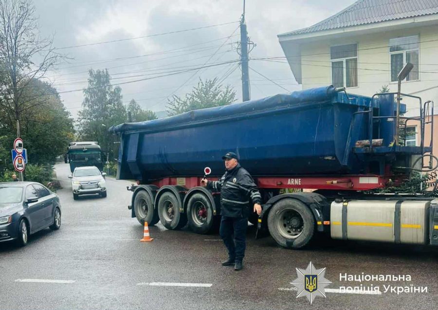 У Яремчі вантажівка на пішохідному переході травмувала жінку