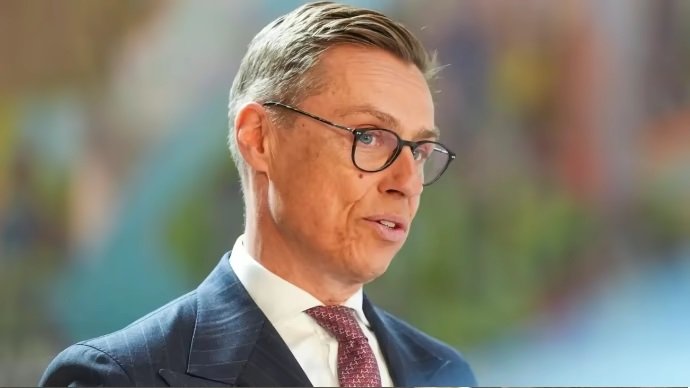 Президент Фінляндії: Україна повинна бути готова захищатися від Росії для забезпечення безпеки