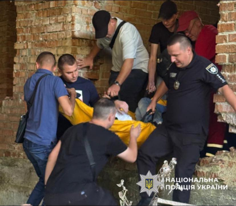 На Львівщині в покинутому приміщенні виявили непритомного підлітка, якого розшукували дві доби