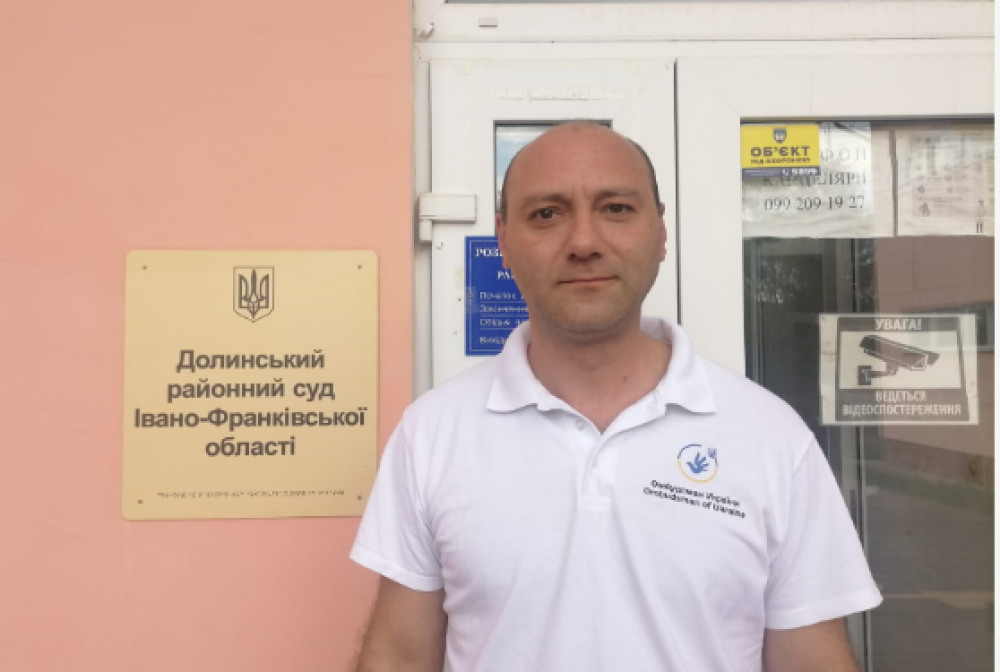 Долинський суд примусив бабусю повернути кошти синові загиблої військової, що живе за кордоном з вітчимом.