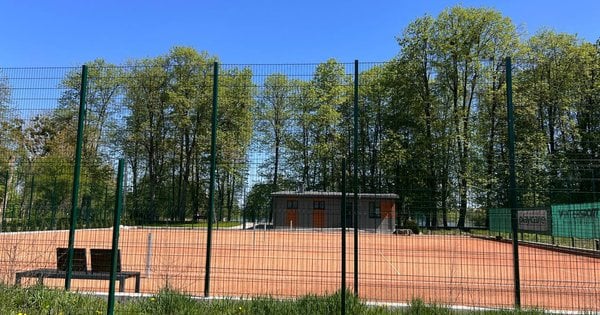 Інвестор зводить тенісні корти на узбережжі Франківського озера