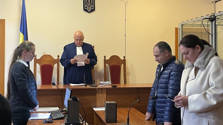 В Івано-Франківській області батьку-вихователю, обвинуваченому у знущанні над дітьми, продовжили нічний домашній арешт.