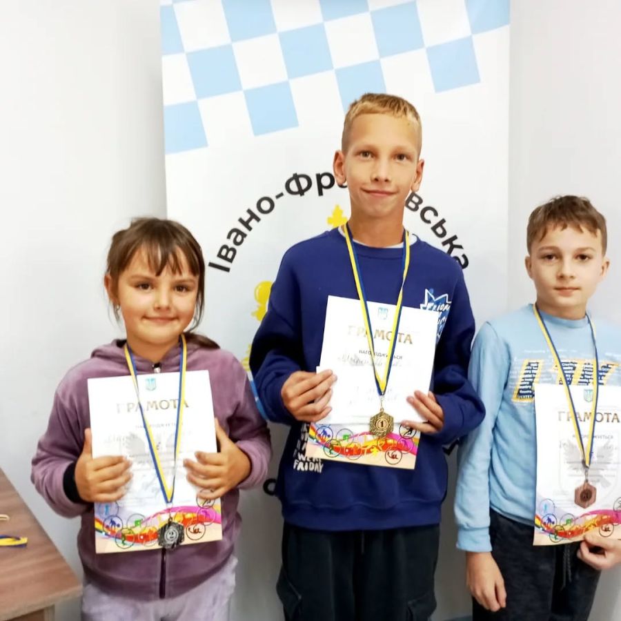 Дві шахістки з Калуша виграли турнір “Слава ЗСУ”