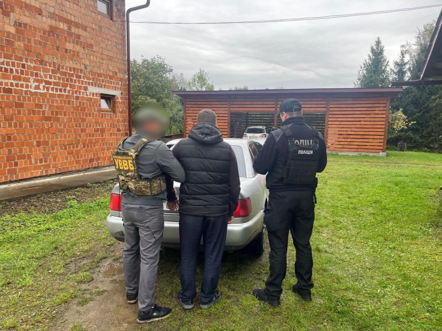 Затримали жителя Прикарпаття за спробу переправити людину до Румунії за 8500 євро
