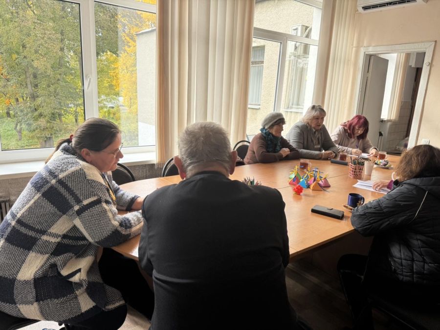 У Калуському центрі соціальних служб провели захід про фізичний та емоційний голод