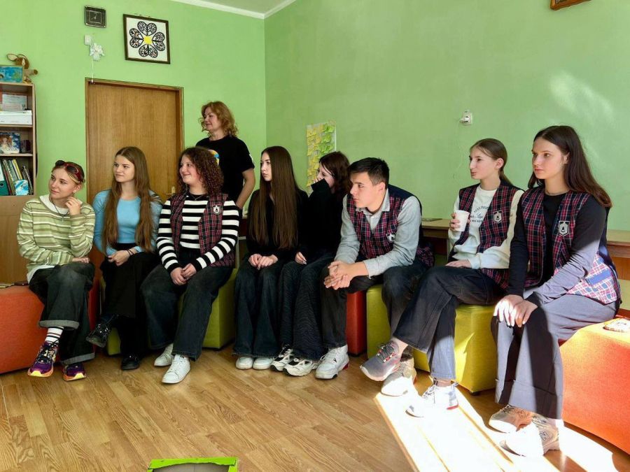 У Калуській громаді підлітки створили «Коло сили» для підтримки та відновлення.
