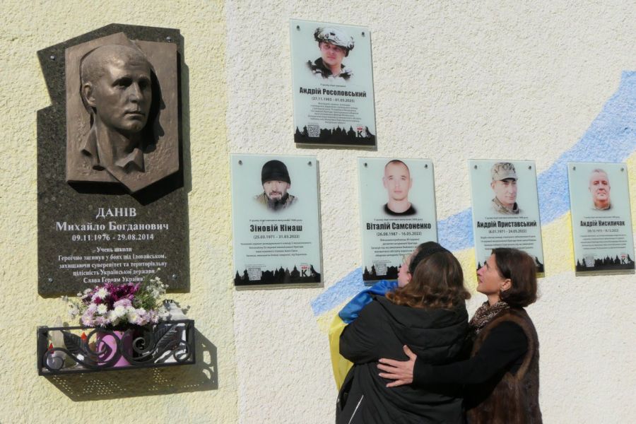 У Калуші вшанували загиблих Героїв Андрія Росоловського та Олега Байкова