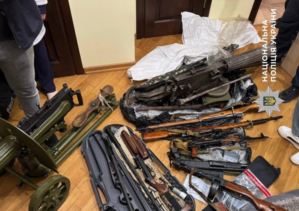 Житель Івано-Франківська незаконно володів зброєю та боєприпасами