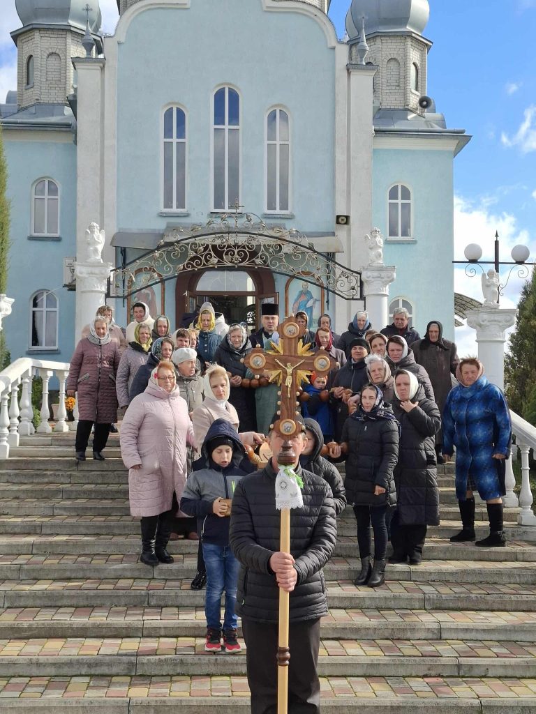 Віряни Бурштинського протопресвітеріату здійснили Хресний хід з молитвою за Україну
