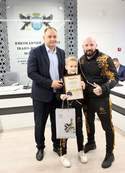 Руслан Марцінків урочисто відзначив Максима Пивоварчука, срібного призера світового чемпіонату з Таеквон-до ГТФ.
