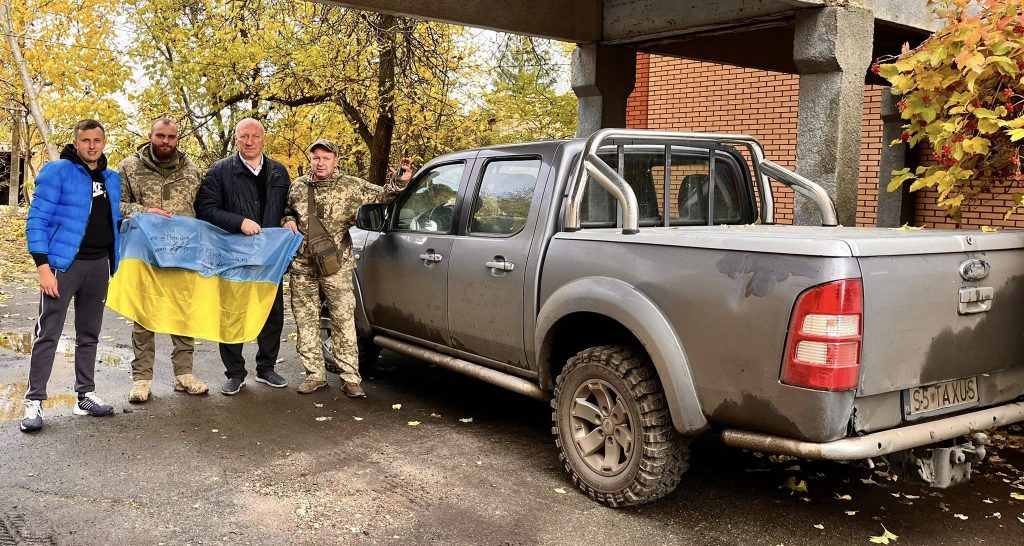 Громада Бурштина надала військовим на Запорізькому та Харківському напрямках техніку та три автомобілі