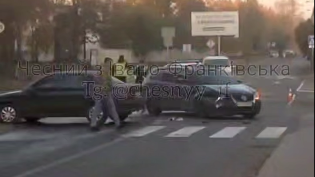 Не дотримався безпечної відстані: у Франківську трапилася аварія