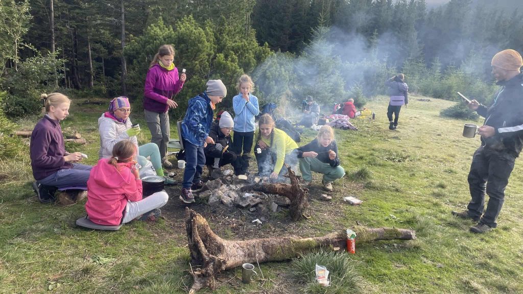 В Карпати без техніки: Ірина Гищук організовує гірські мандрівки для дітей, щоб відвернути від воєнних подій