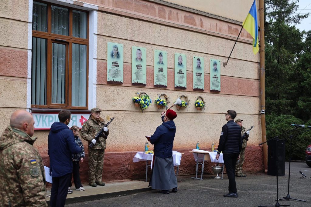Ганущаку та Фільварку: в Івано-Франківську встановили меморіальні таблиці героям