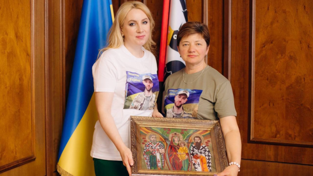 Мати загиблого бійця призначена радницею в Івано-Франківській ОДА.