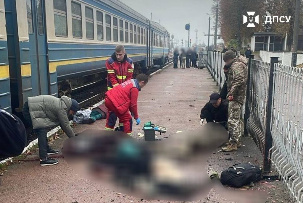 Чоловік підірвав вибуховий пристрій під час контролю документів на Житомирщині: загинуло троє людей
