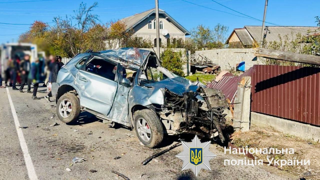 У ДТП на Прикарпатті загинули двоє пасажирів, серед яких був неповнолітній.