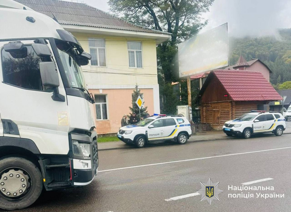 Жінка з Яремче, яку врізалася вантажівка, померла в лікарні.