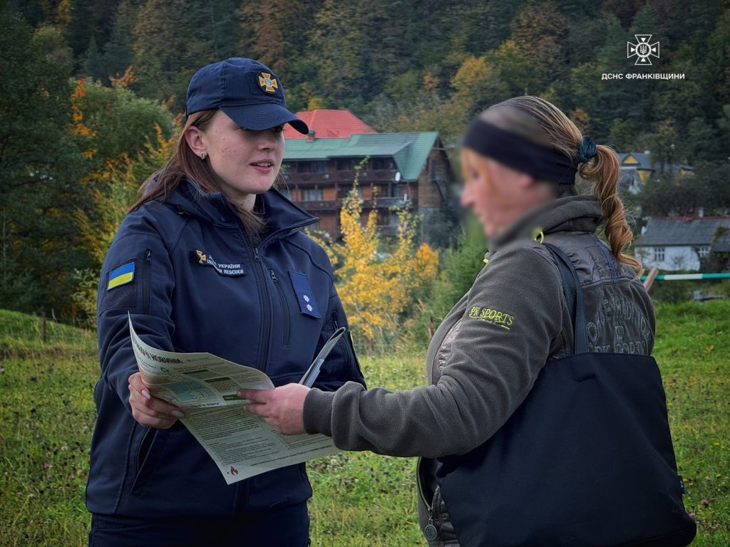 Пожежники Надвірнянського та Калуського районів провели перевірки безпеки серед мешканців