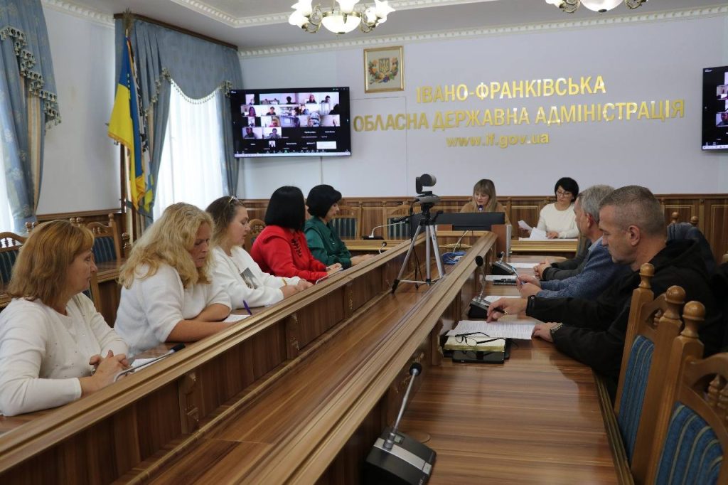 На Прикарпатті впроваджують розвиток сімейного виховання: результати наради в ОДА