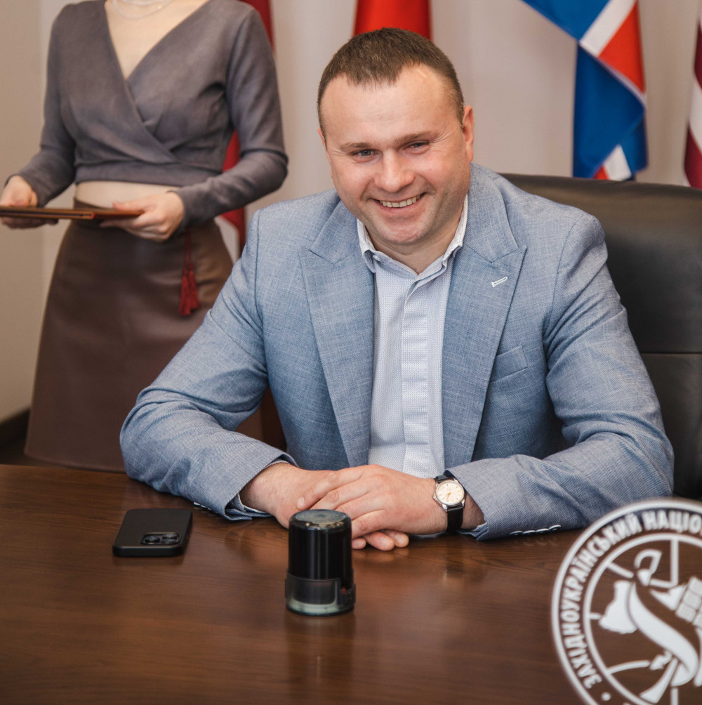 Суд у Франківську наклав арешт на майно близьких керівника Держпраці через підозри в корупції та прихованих доходах.