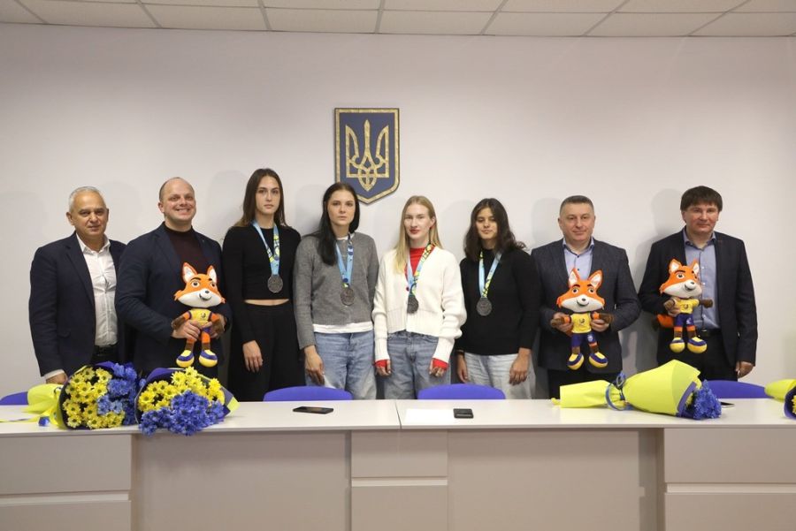 В Івано-Франківську вшанували срібних призерок світового чемпіонату з баскетболу