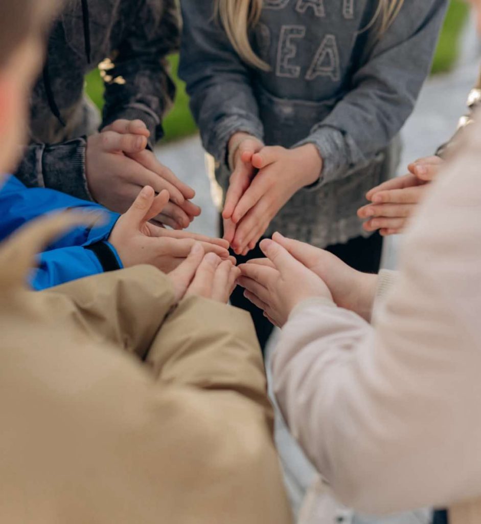 Родини полеглих захисників Прикарпаття запрошуються на безоплатний психологічний табір.