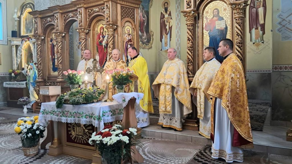 Об’єднана молитва за спокій і захисників у громаді Бурштина
