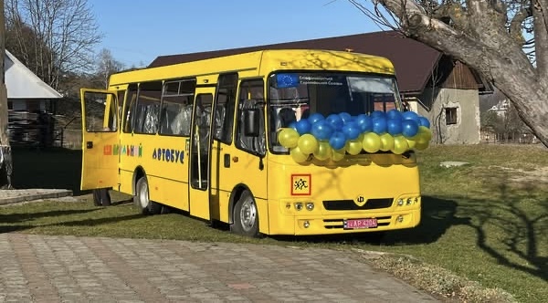 Рожнівська і Космацька громади отримали сучасні шкільні автобуси.