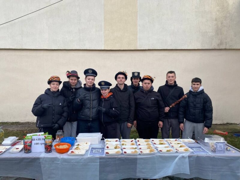 Студенти івано-франківського коледжу зібрали 30 тисяч гривень для ЗСУ