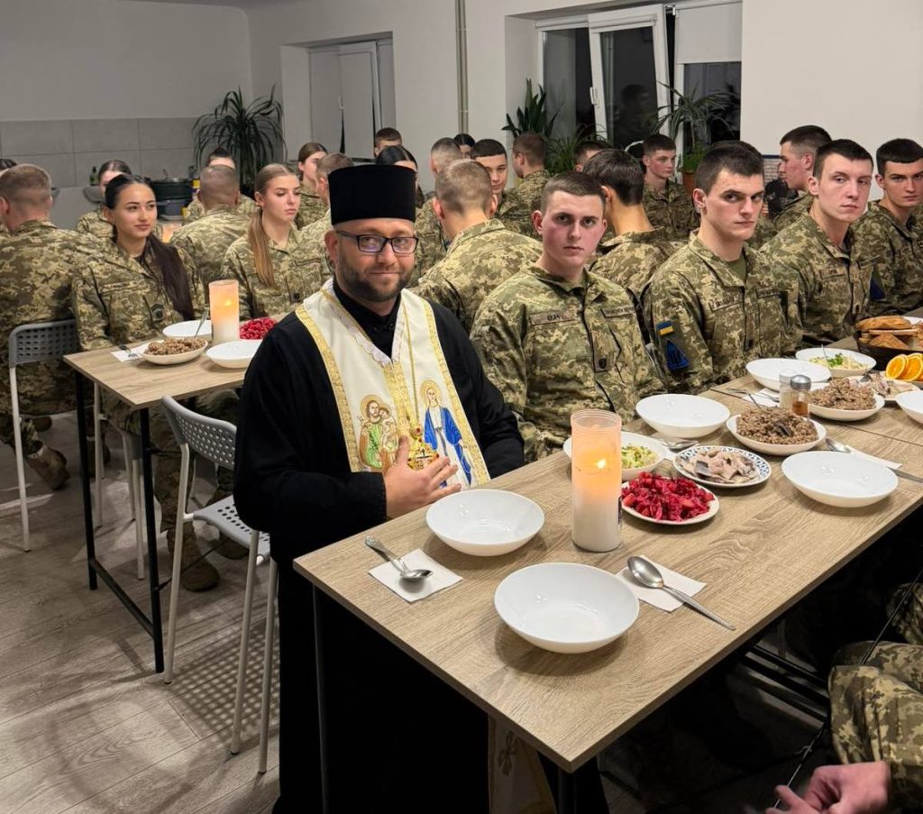 Різдвяна вечеря з духовними наставниками Архієпархії: військові відсвяткували Христове Різдво