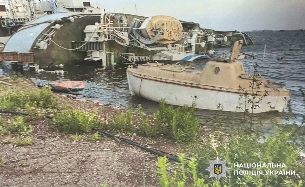 Службова змова Міноборони і «Укрспецторгу»: чиновникам пред’явлено підозри у незаконному продажі списаних військових кораблів як металобрухту.