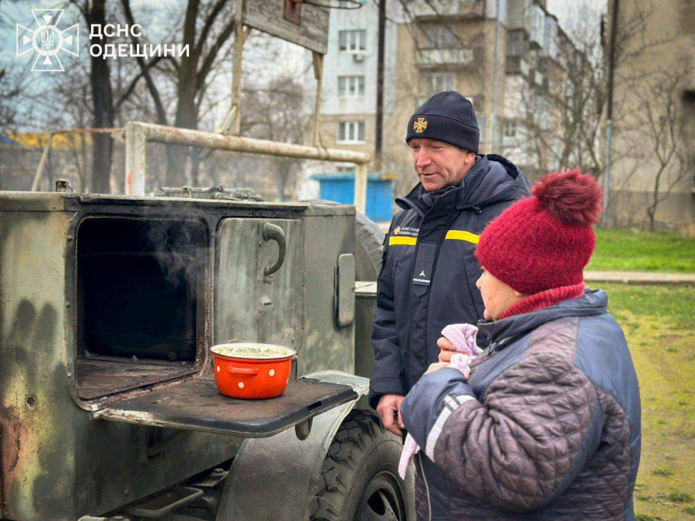 Інформація – В Одеському регіоні після потужних обстрілів рф працюють рятувальники з 12 областей