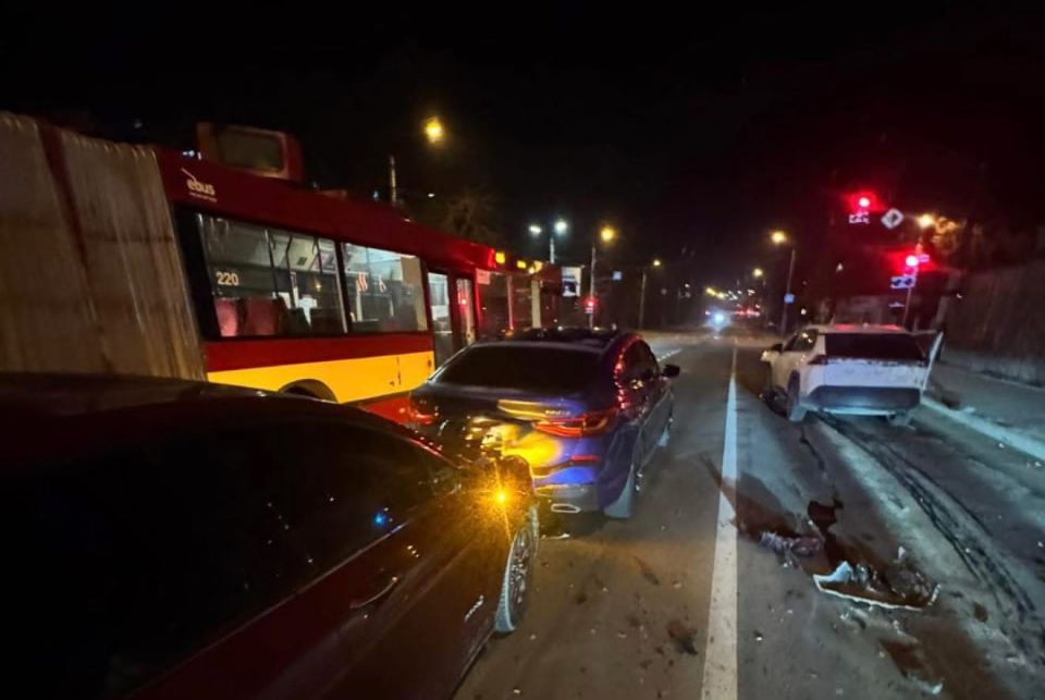 Трійне зіткнення на Галицькій: кермувальник Toyota відмовився пройти тест на алкоголь