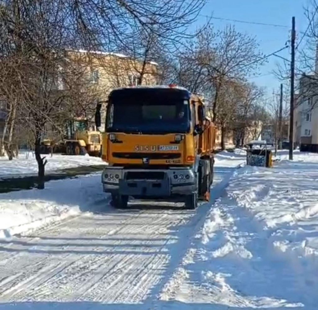 Фінська спецтехніка стала ключовою для комунальників Калуша