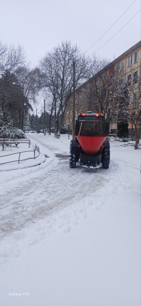 Бурштинська громада усуває наслідки снігової стихії