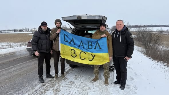 Волонтери з Надвірної проїхали 3000 км, щоб передати підтримку захисникам на лінії фронту