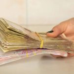 “Подарунок для учня”: хто і за яких умов може отримати 5000 гривень напередодні початку навчального року