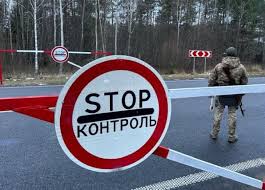 Поблизу кордону з Румунією водій джипа наїхав на прикордонника.