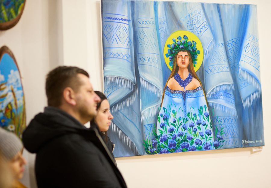 Митчиня Ольга Чолінська представила у Франківську виставку “Шлях України. Душа народу”