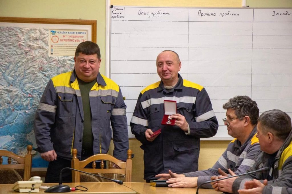 Романа Сьому, співробітника Бурштинської ТЕС, нагородили почесною відзнакою РНБО України