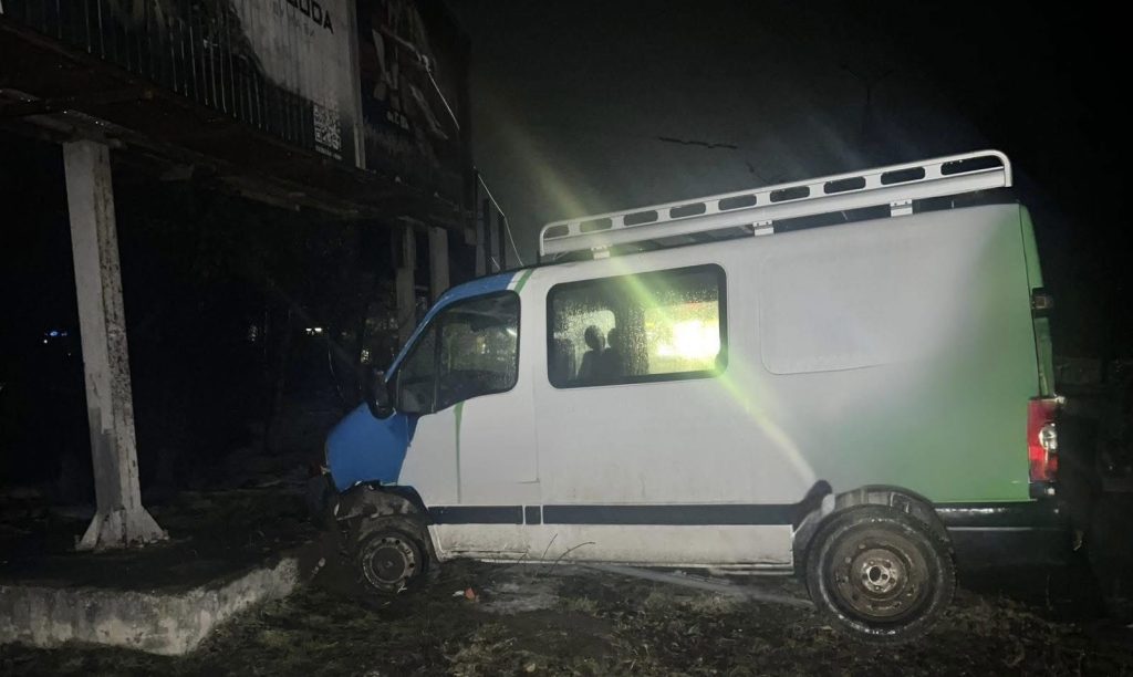В Івано-Франківську п’яний водій в’їхав у рекламний щит: склали адміністративні матеріали
