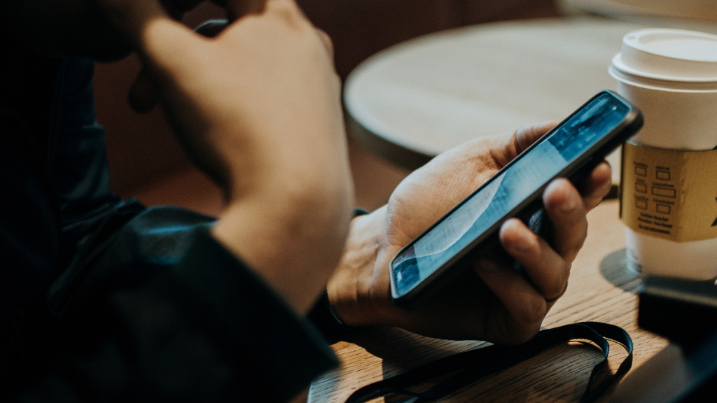 Шахраї зламали WhatsApp акаунт мера Надвірної