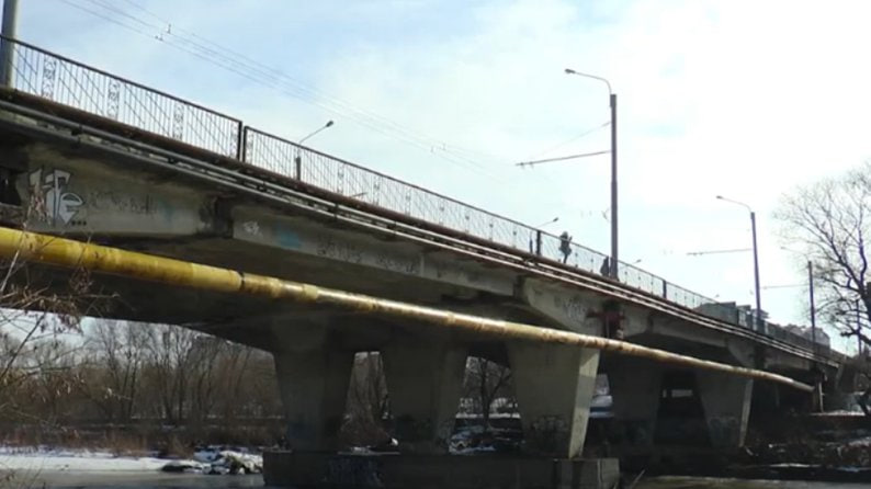 Через негоду відклали ремонт мосту на Пасічній у Франківську