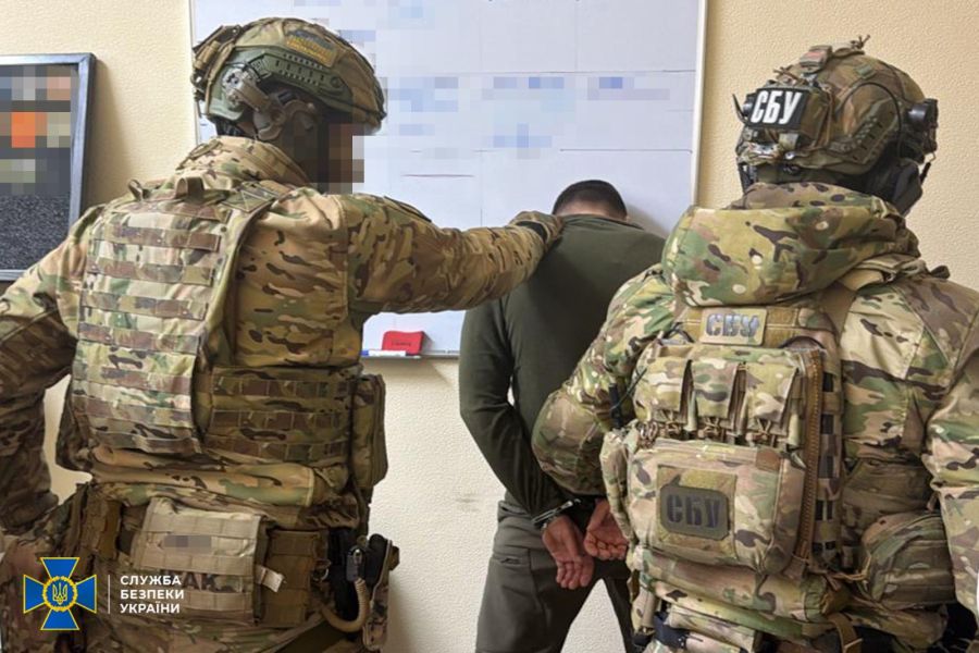Затримали керівника Повітряних Сил Збройних Сил України та голову обласного управління СБУ
