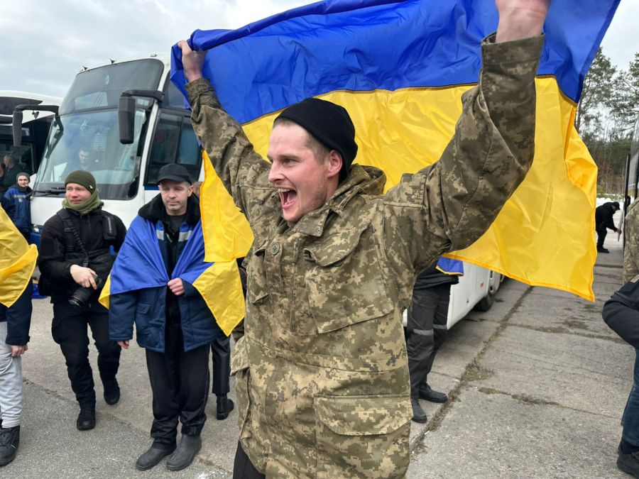 Другий день обміну: звільнили 300 військовослужбовців і двох мирних українців із полону